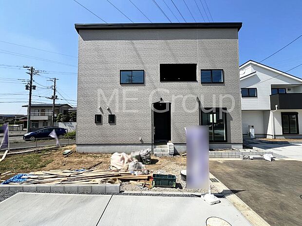 【現地外観写真】たっぷりの陽光と心地よい風が舞い込む住まい