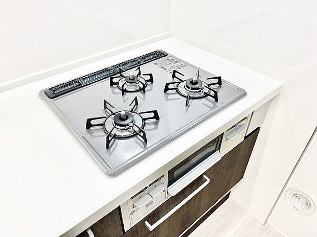 【三ツ口コンロ】三口ガスコンロでお料理が一気にはかどりそう。  