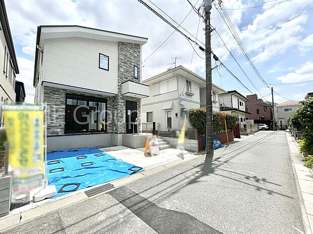 【前面道路含む現地写真】前面道路はきちんと整備されています
