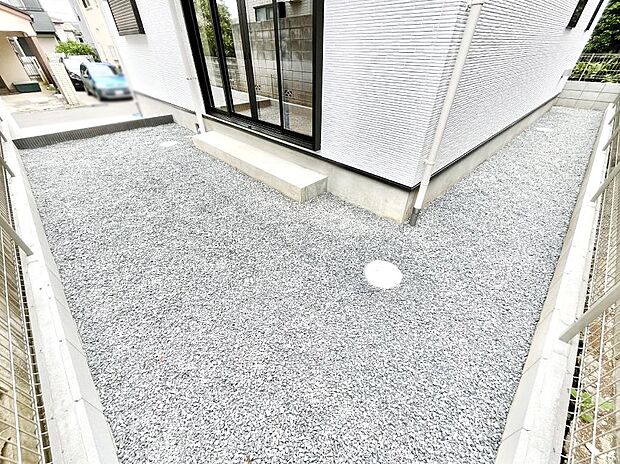 【庭】ガーデニングや家庭菜園も楽しめるお庭付き。