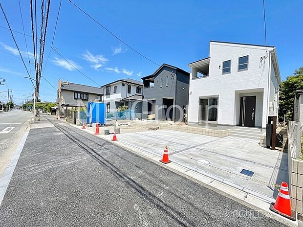【前面道路含む現地写真】堂々完成！！ ここから始まる新生活を応援いたします！ 