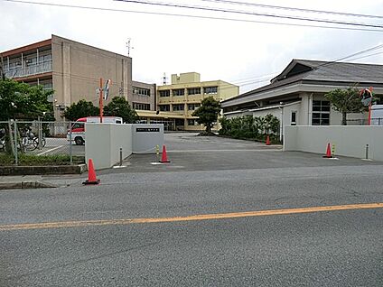 市原市立八幡中学校 1400m(18分)