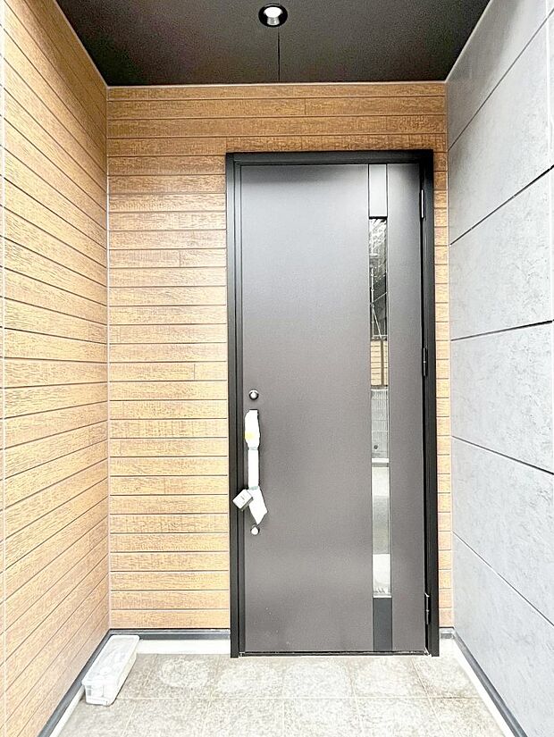 【玄関】大切な家族、来客を出迎える玄関。