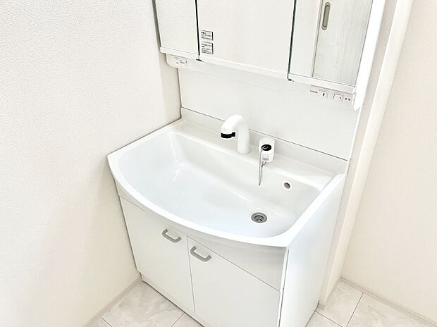 【ハンドシャワー水栓】ハンドシャワー付き!使いやすい洗面台。