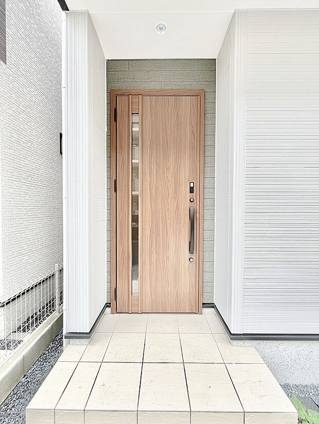 【玄関】大切な家族、来客を出迎える玄関。
