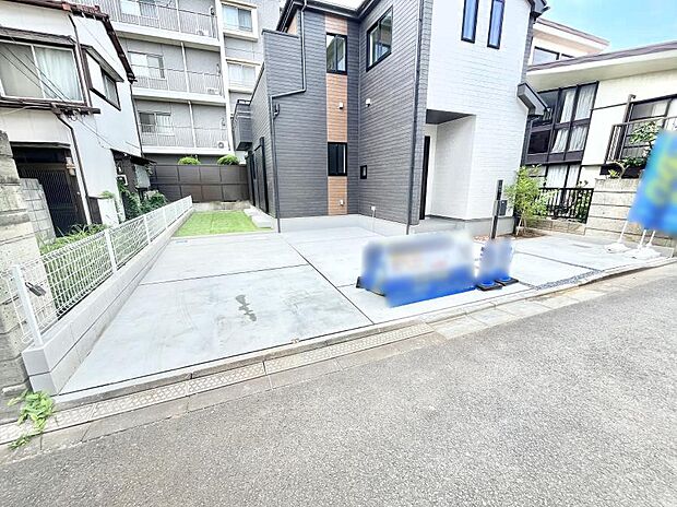 【駐車場】駐車2台可能!急なお客様の駐車に。また、ご家族の自転車スペースとしても大活躍。