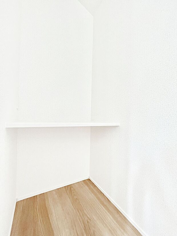 【その他内観】洋室にはカウンターを採用。テレワークはもちろん、読書や趣味などを楽しめる空間に!