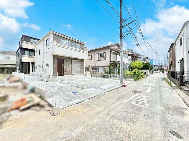 【前面道路含む現地写真】見通しの良さとともに、街並みに開放感を与えてくれます。