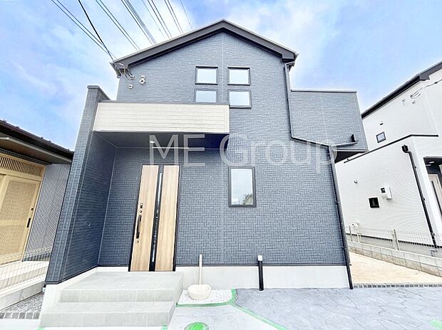 【現地外観写真】上質感あふれる外観デザイン。魅力の住まいを実現。