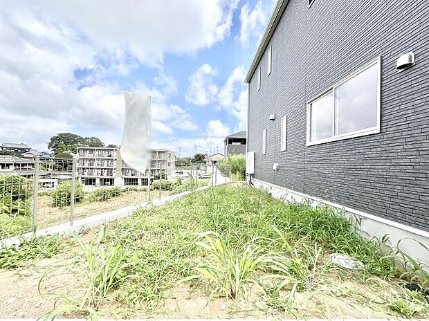 【庭】ガーデニングや家庭菜園も楽しめるお庭付き。