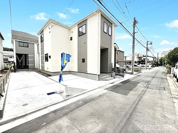 【前面道路含む現地写真】前面道路はきちんと整備されています