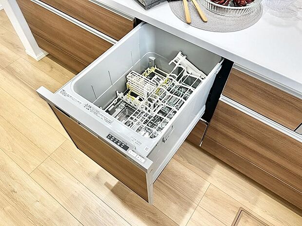 【食洗機】面倒なお片づけは食洗機にお任せ！家事の負担が減って、時間にも気持ちにもゆとりができます。