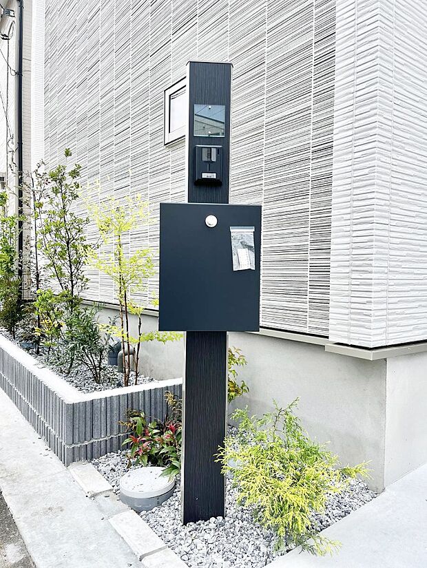 【その他現地】シンプルなデザインのポスト