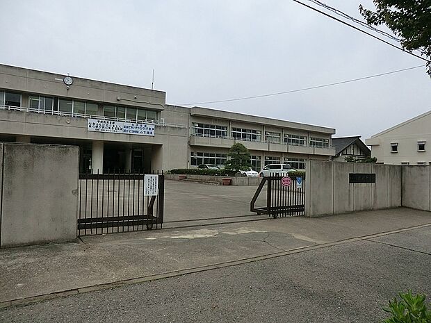 印西市立木刈中学校(約1,400m・徒歩18分)