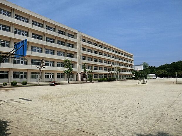 鎌ケ谷市立第五中学校(約2,500m)