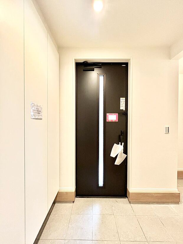 【玄関】家族の帰宅やお客様をあたたかく迎える玄関  
