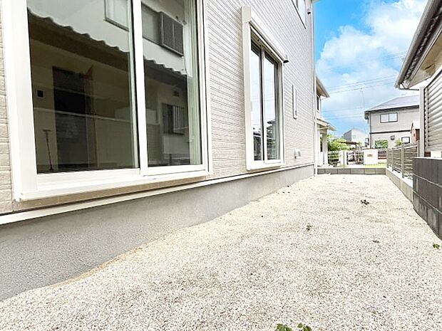 【庭】ガーデニングや家庭菜園も楽しめるお庭付き。