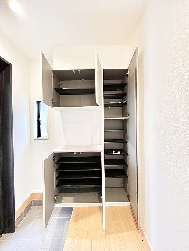 【収納】収納力ある下駄箱の活用で玄関廻りはいつでもスッキリ