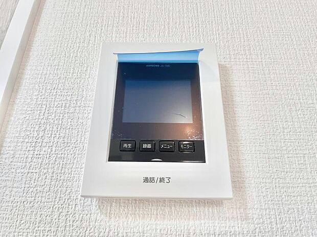 【TVモニター付きインターフォン】訪問者が一目でわかる安心のＴＶモニター付きインターホン。 