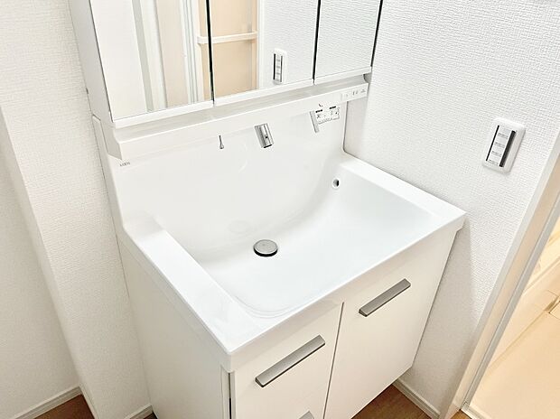 【ハンドシャワー水栓】ハンドシャワー付き！使いやすい洗面台。