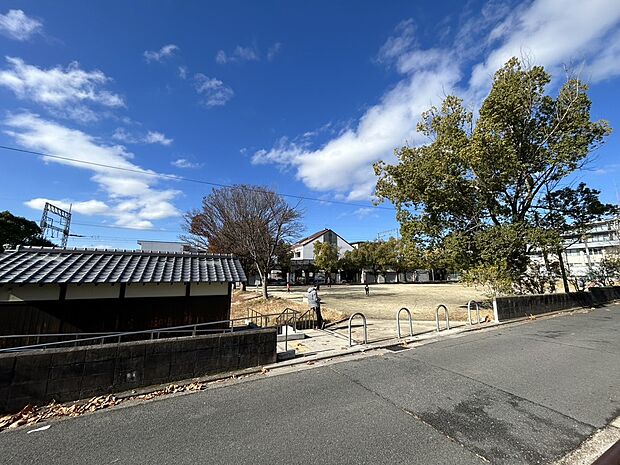 伏見公園（約400m）