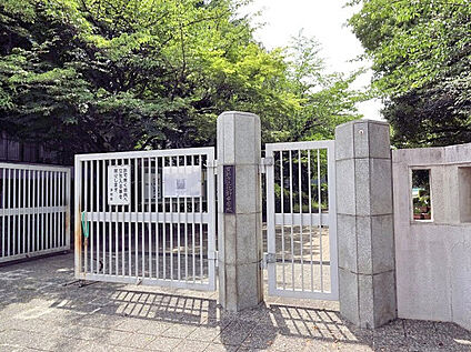 京都市立北野中学校 560ｍ(徒歩7分)