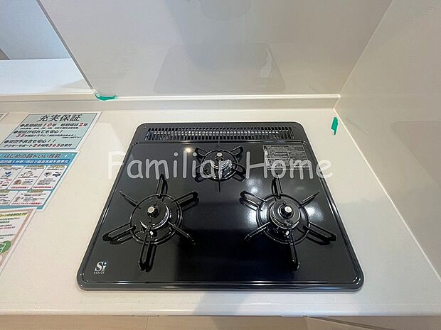 【3口コンロ】キッチン　同時調理が可能で効率の良い3口コンロ。