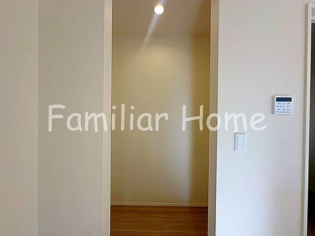 【パントリー】キッチン収納 調理家電やストック食材を豊富に収納できるパントリー。