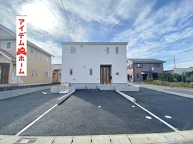 ●○●○2号棟外観写真○●○●
　　　平日の案内も可能です♪
　お気軽にお問い合わせください！
