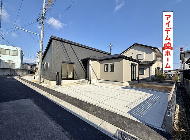 ●○●○2号棟外観写真○●○●
　　　平日の案内も可能です♪
　お気軽にお問い合わせください！
