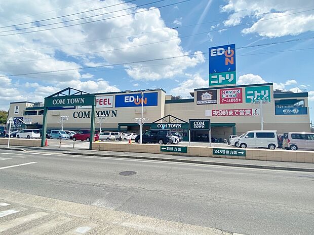 フィール コムタウン(約880m)