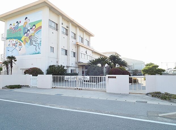 西尾市立一色東部小学校(約563m)