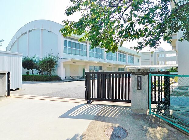 岡崎市立六ツ美南部小学校(約1,883m)