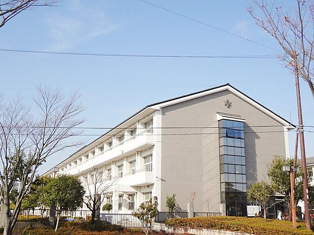 豊田市立童子山小学校(約400m)