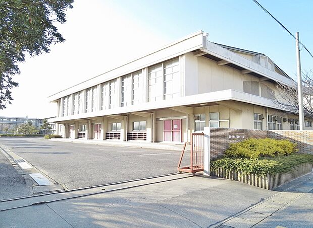 西尾市立 吉田小学校(約670m)