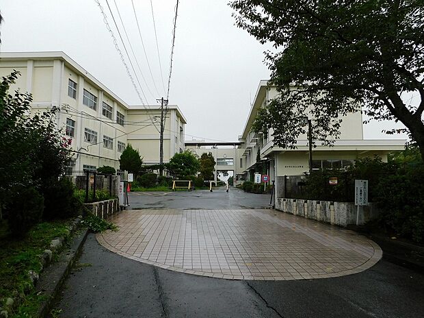 豊田市立東山小学校(約541m)