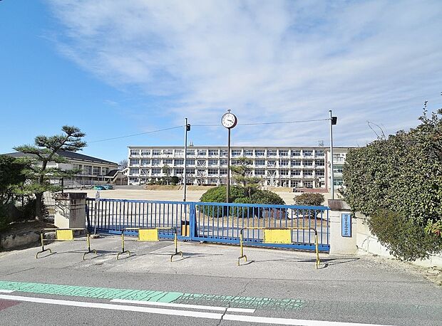 岡崎市立竜海中学校(約1,900m)