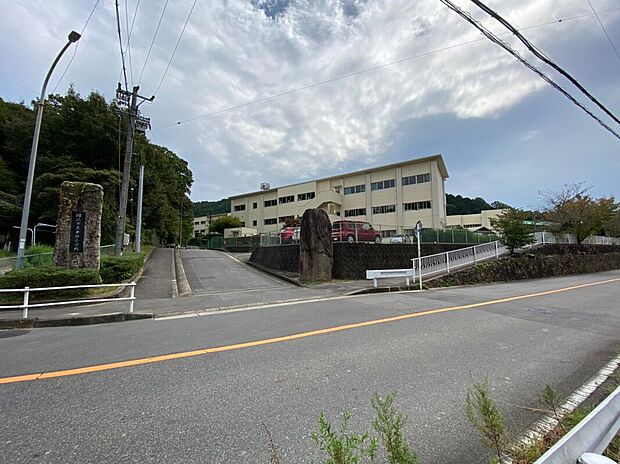 岡崎市立 本宿小学校(約960m)