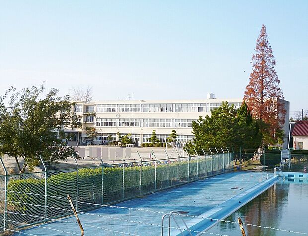 高浜市立高取小学校（約680m）