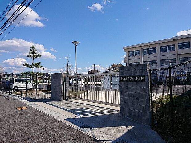 豊田市立野見小学校（約1,076m）