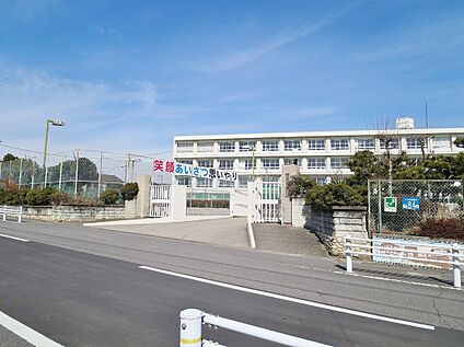 碧南市立新川中学校 640ｍ