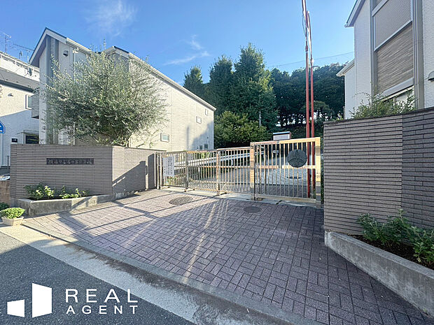 横浜市立上の宮中学校（約1,900m）