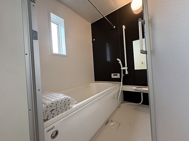 【快適なバスルーム】浴室暖房機能がついているので、寒い冬でも暖かくご入浴いただけます