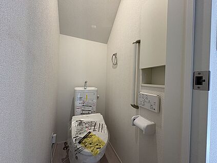 トイレにも便利な収納付き