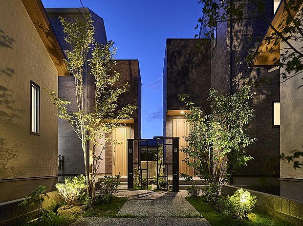 レガーレ古賀千鳥の“夜”。お昼だけでなく、夜の街並みもとっても綺麗な住まいです♪