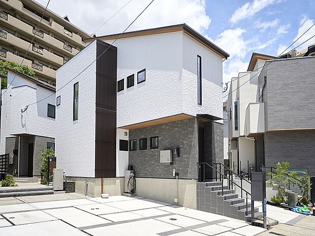 レガーレ大橋II2号地~風が心地よい2階リビングの家~家族みんなが集う2階リビングは風通しが良く、陽当たりもいい憩いの空間。外からのプライバシーも守られ生活にゆとりを与える住まいです。