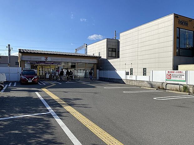 セブンイレブン京阪鳥羽街道駅前店（約560m）