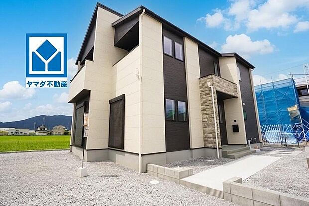 スーパー徒歩11分!コンビニ徒歩4分!西鉄バス「楽市」停徒歩9分!JR筑豊本線「天道」駅まで自転車で約10分!(1.6km)