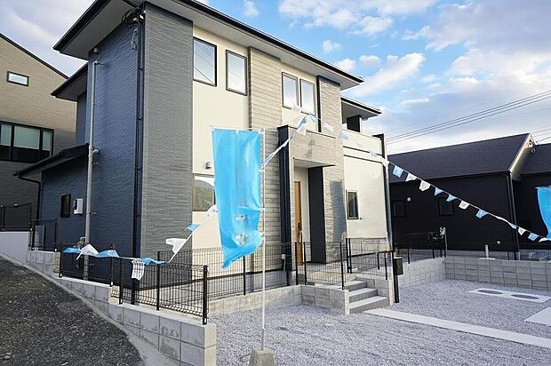 【その他現地】平成筑豊鉄道田川線上伊田駅徒歩6分♪駐車スペースはゆとりのある5台分を確保!急な来客時やお子様が成人して車を所有するようになっても安心です^^