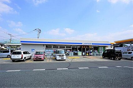 ローソン志免田富三丁目店 553m